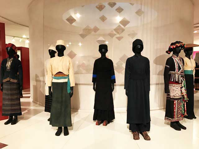 visit Vietnamese Women's Museum clothes exhibit